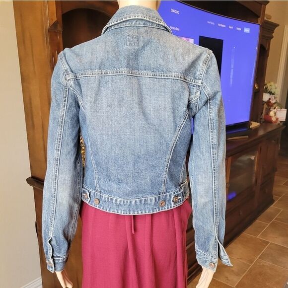 Gap Women’s small Denim Jean Jacket - Picture 3 of 10